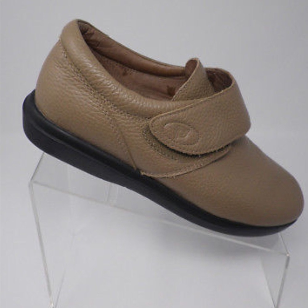 Propet leather diabetic walking shoe sz 11 beige